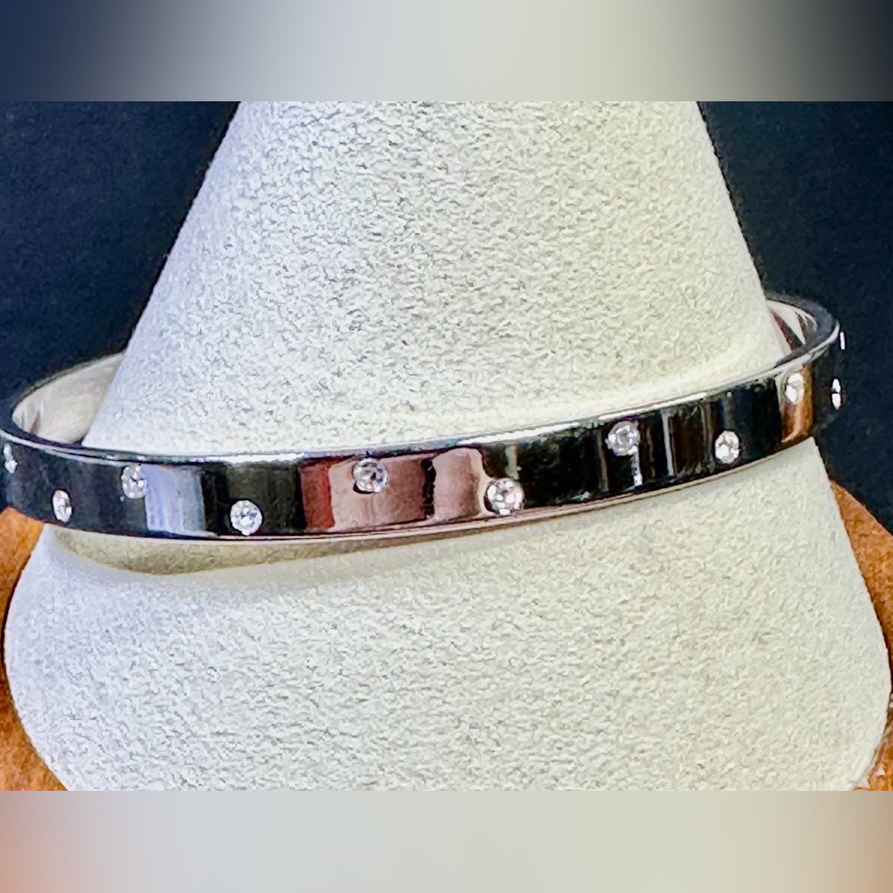 Swarovski Bangle Bracelet 8” Round Silver w/Inlaid Crystals Lot#15L